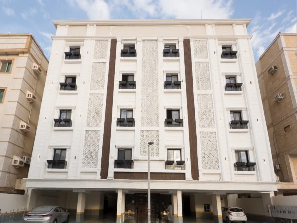 الصورة تعرض واجهة عمارة بحي السلامة